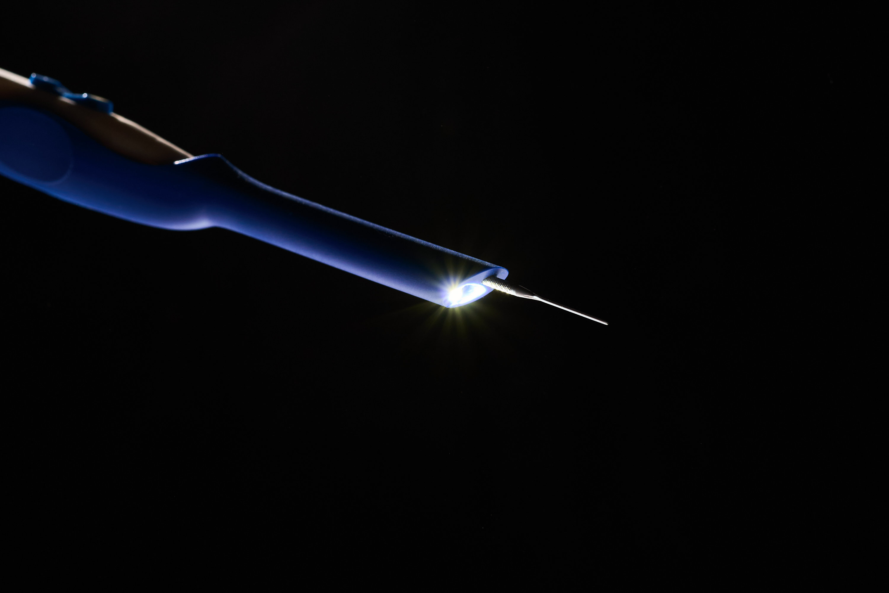 Surgis LED tip illuminated